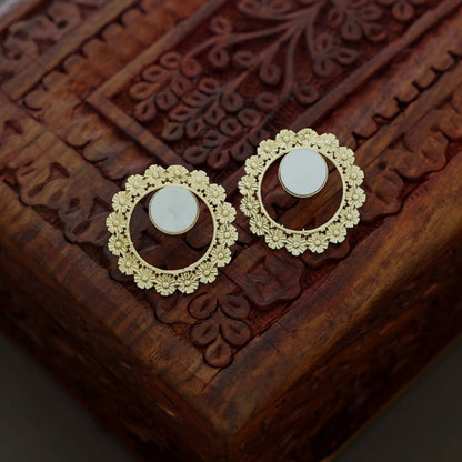 Golden Sanvi Carved Earring
